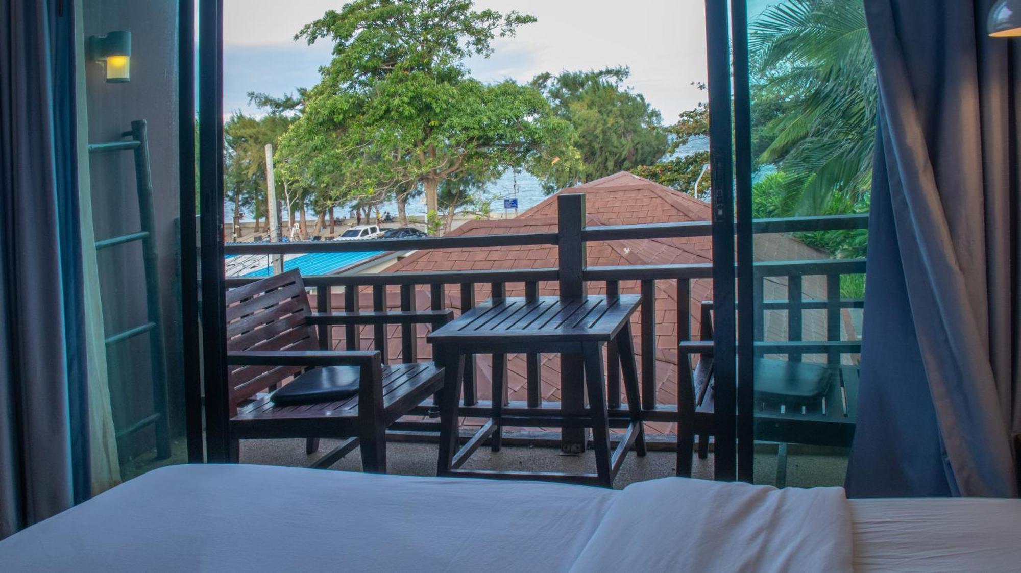 Chidlom Resort Haad Chao Samran Exterior photo