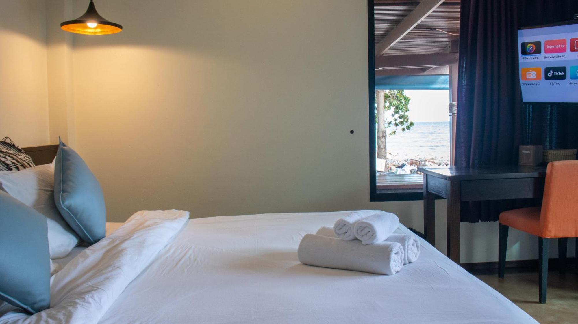 Chidlom Resort Haad Chao Samran Exterior photo