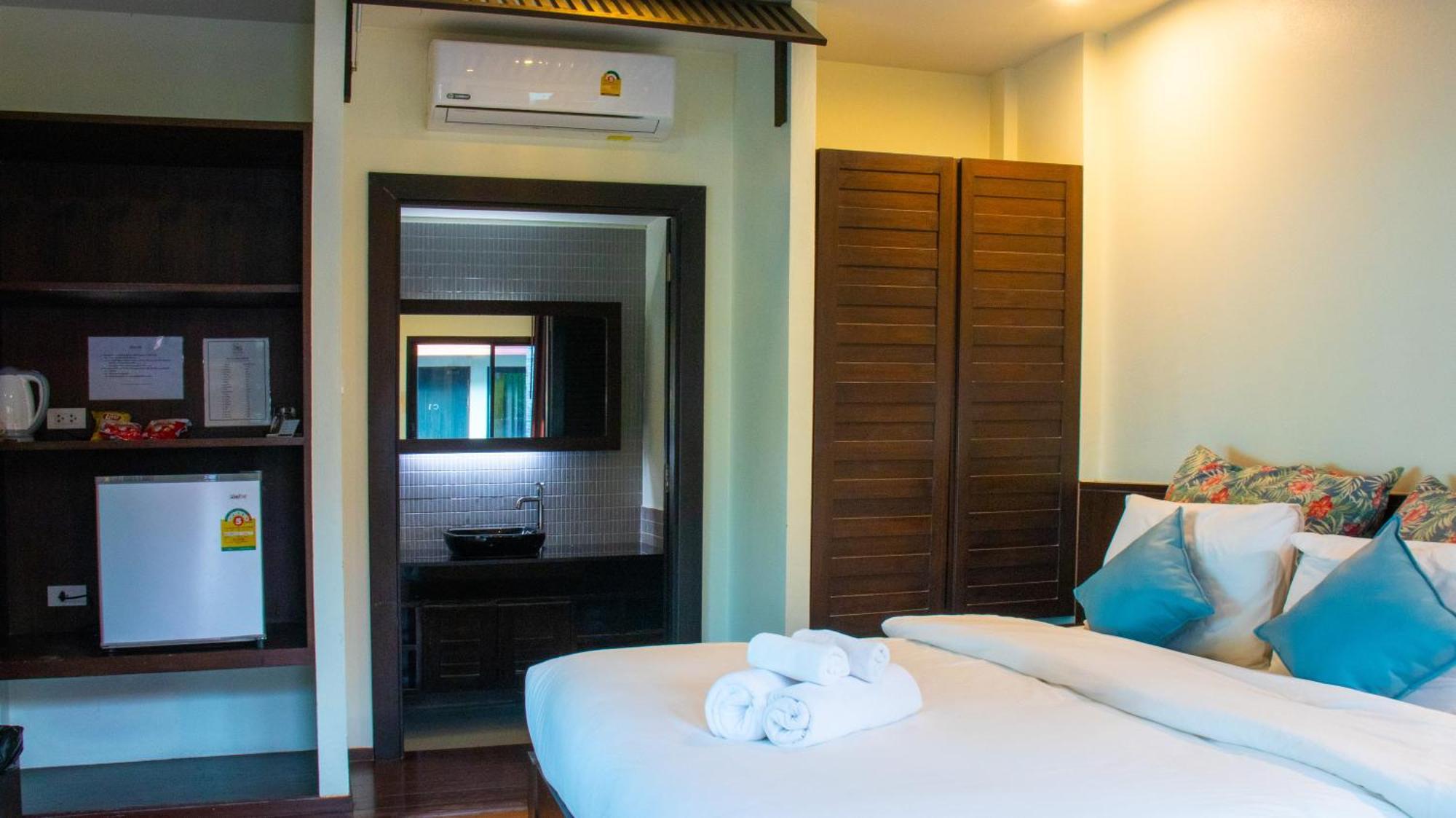 Chidlom Resort Haad Chao Samran Exterior photo