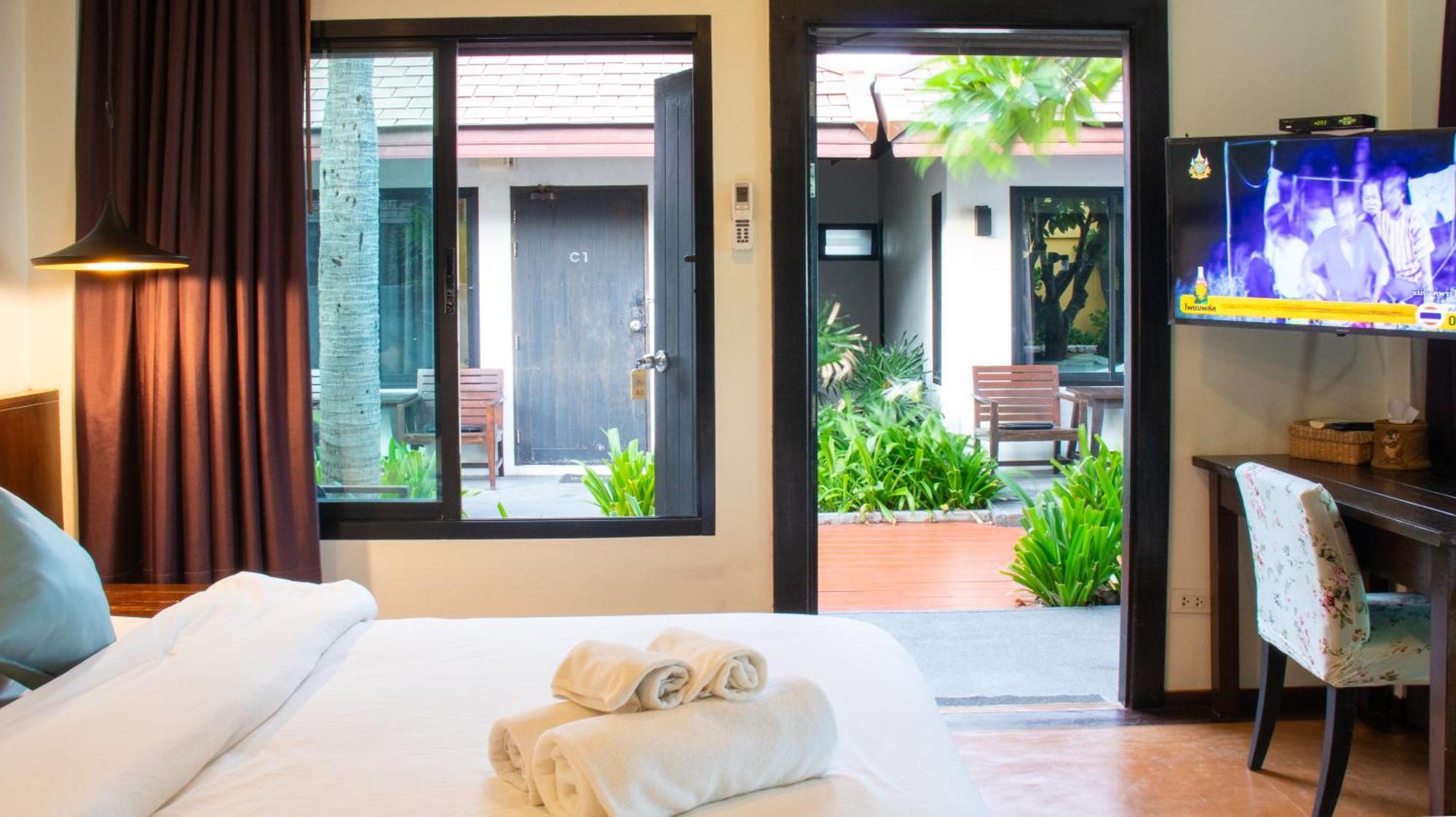 Chidlom Resort Haad Chao Samran Exterior photo
