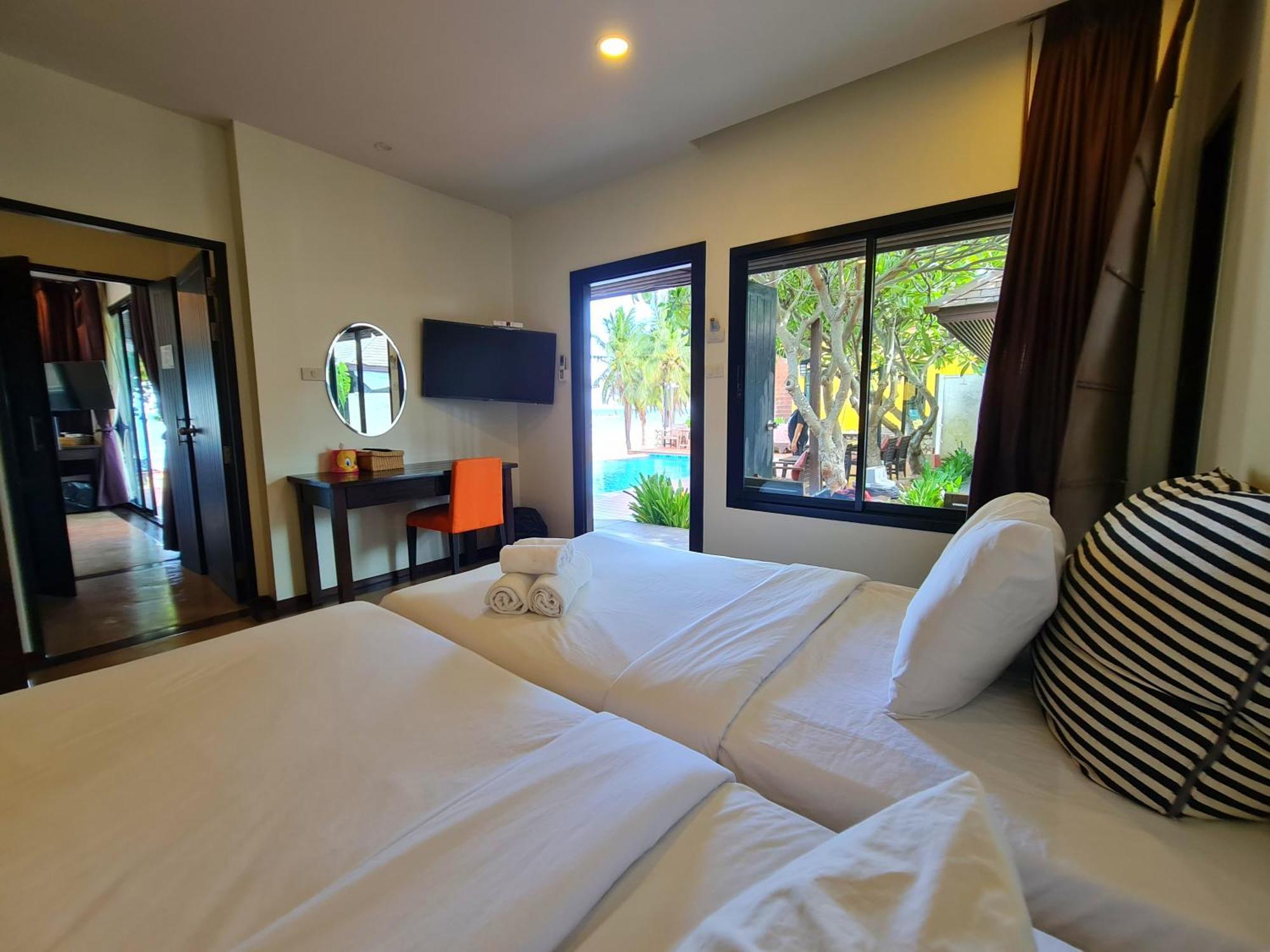 Chidlom Resort Haad Chao Samran Exterior photo