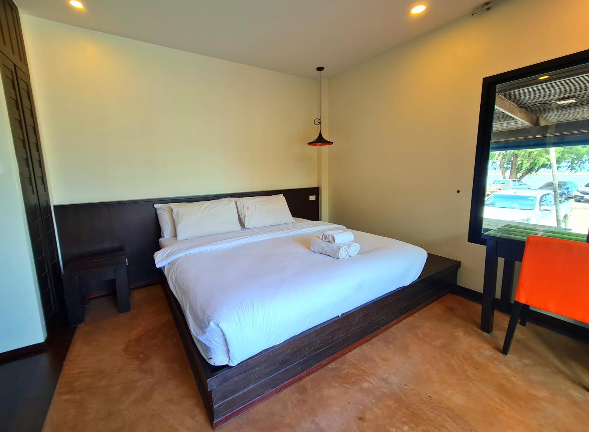 Chidlom Resort Haad Chao Samran Exterior photo