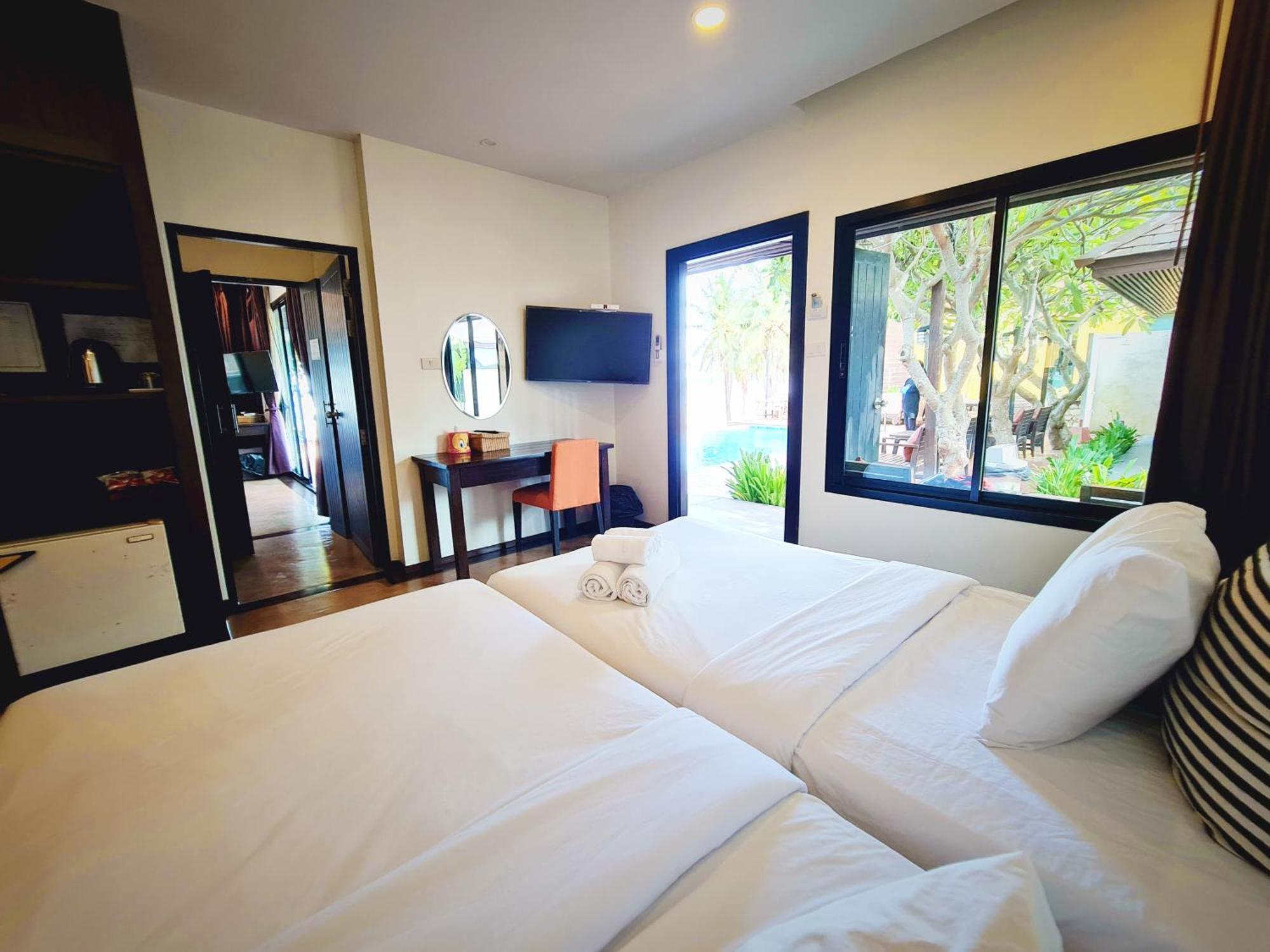 Chidlom Resort Haad Chao Samran Exterior photo