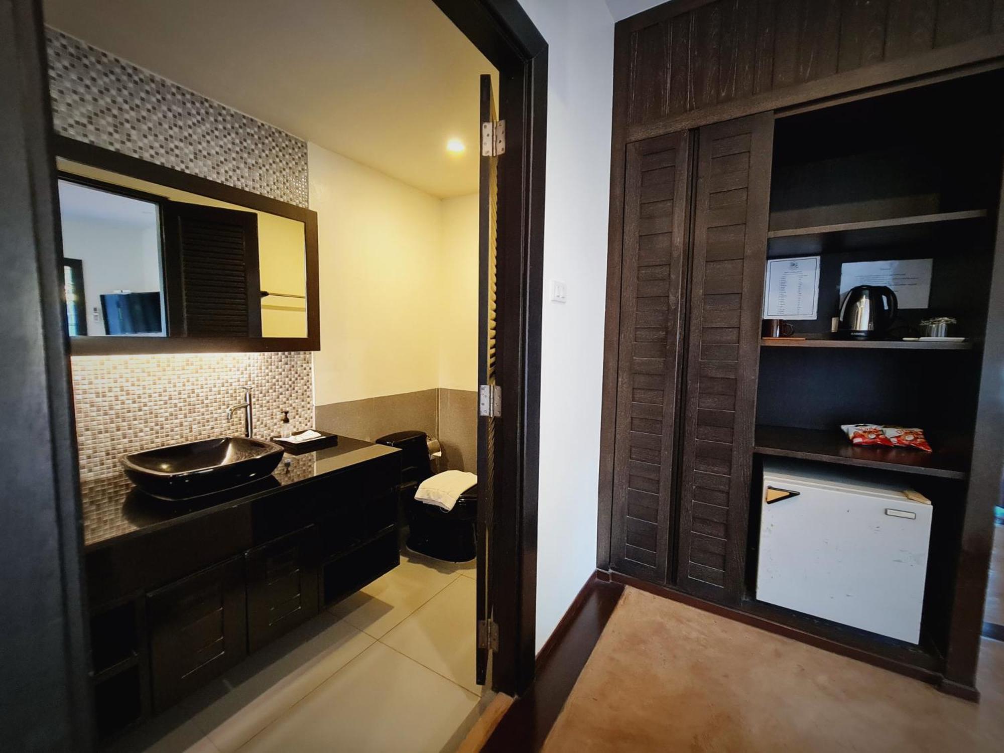 Chidlom Resort Haad Chao Samran Exterior photo