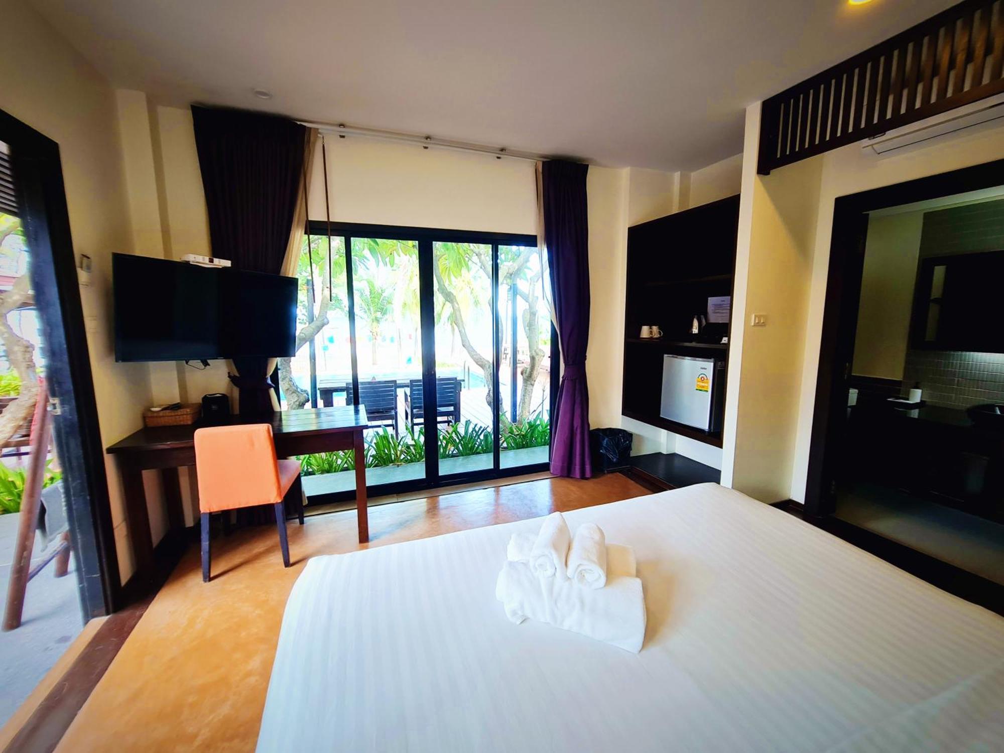 Chidlom Resort Haad Chao Samran Exterior photo